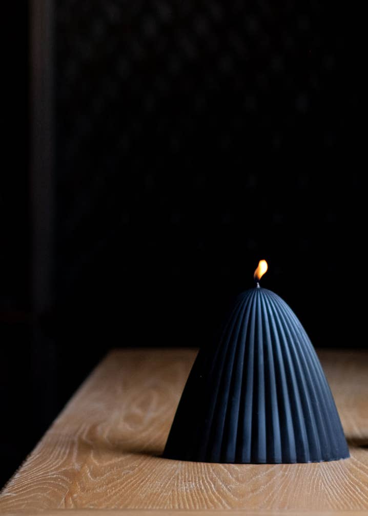 Tusk Beeswax Candle - Small in Black