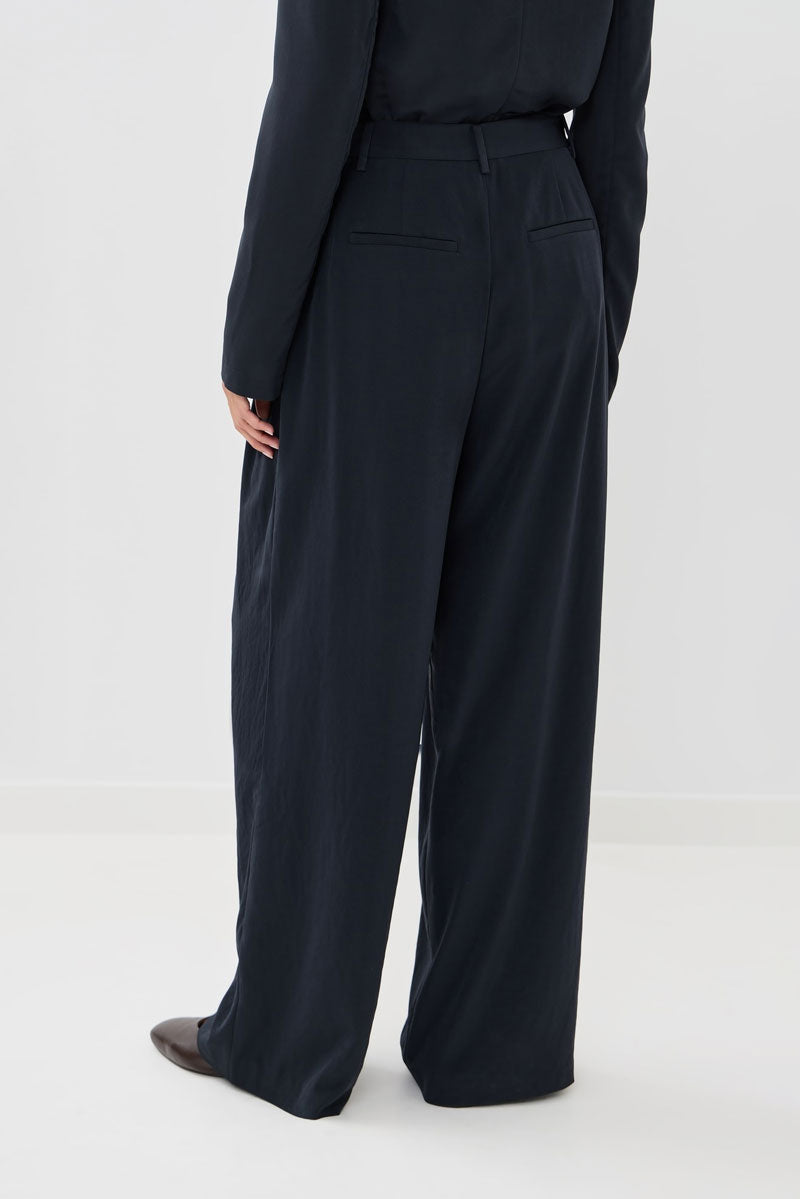 Relaxed Suiting Triple Pleat Pant - Navy