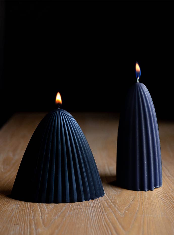 Tusk Beeswax Candle - Medium in Black