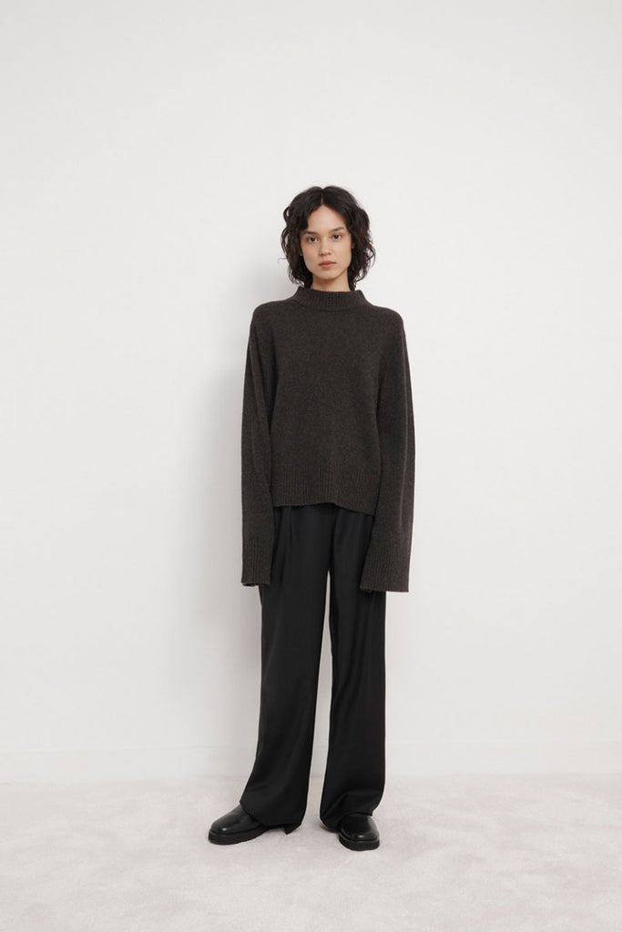 Solu Oversized Sweater - Black – Pavilion